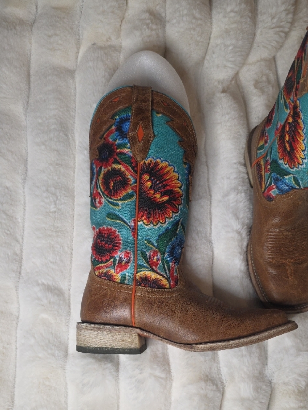 AKIRA Brown Leather Western Ankle Boots with Teal Floral Embroidery Size 8.5 - Picture 4 of 16